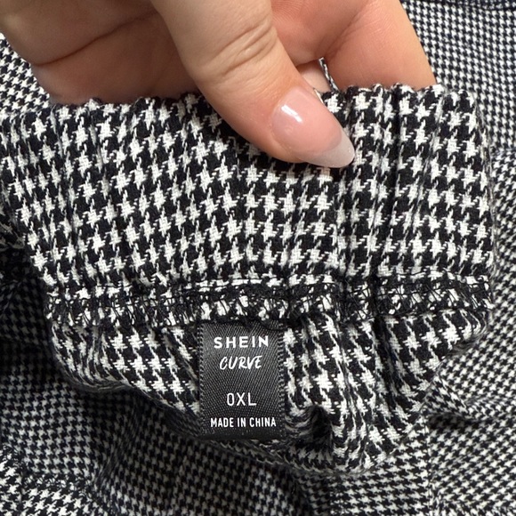 SHEIN Monochrome Houndstooth Skort - Picture 4 of 4